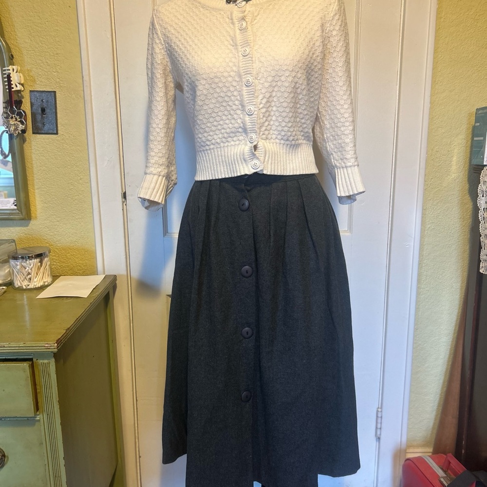 Classic 90’s Vintage High-Waist Button-Front Wool Blend Midi Skirt